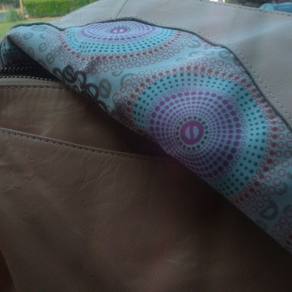 Handbag - Picture 2 of 3